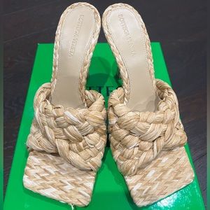 Bottega Veneta Raffia Mules- Macadamia